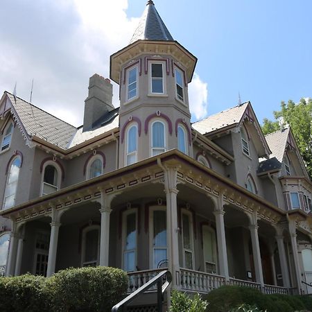 The Joshua Wilton House Otel Harrisonburg Dış mekan fotoğraf